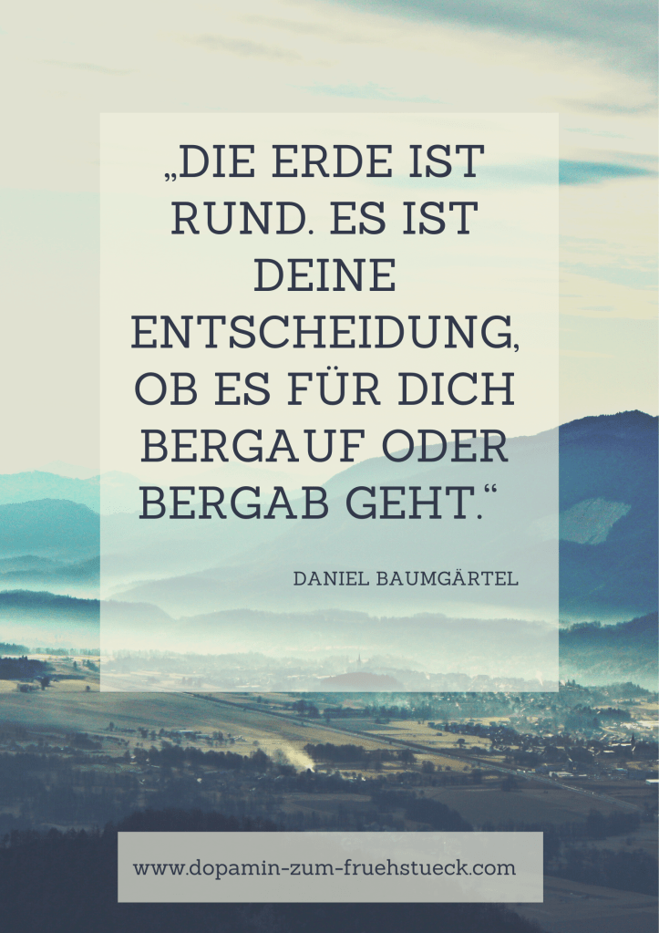 Landschaft im Hintergrund. IM Vordergrund Zitat